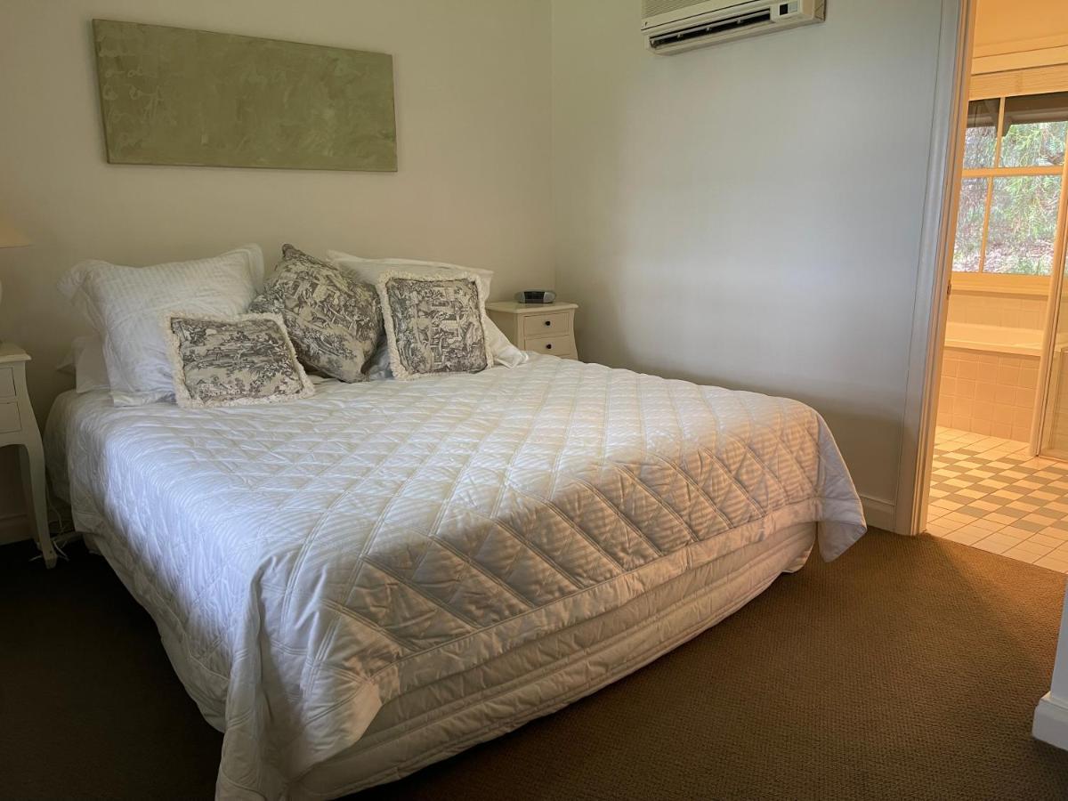 Villa Provincial - 2 Bedrooms Both With Ensuites -Situated In Cypress Lakes Resort 포콜빈 외부 사진