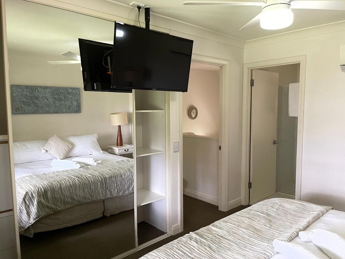 Villa Provincial - 2 Bedrooms Both With Ensuites -Situated In Cypress Lakes Resort 포콜빈 외부 사진